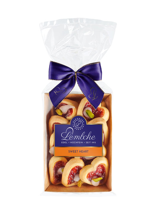 Lembcke Sweet Heart – Herzgebäck mit Johannisbeergelee und Pistazien.