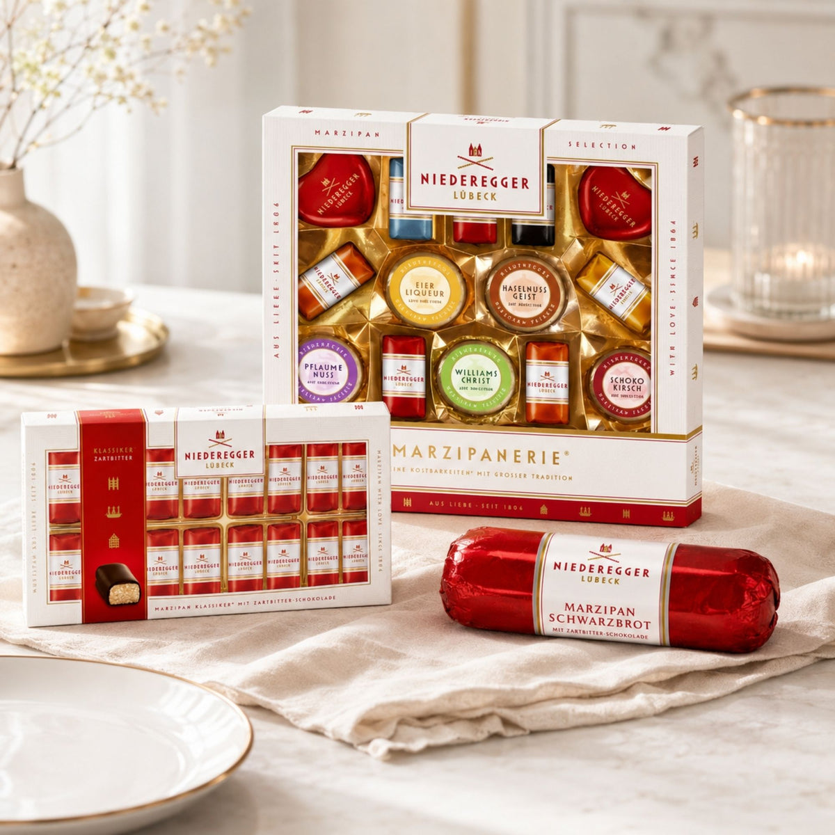 Niederegger Marzipan Klassiker und Schwarzbrot auf modernem Tisch