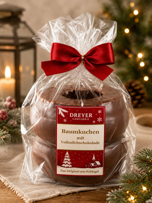 Produktbild Baumkuchenring Vollmilch 300g Dreyer Confiserie vor weihnachtlichem Hintergrund