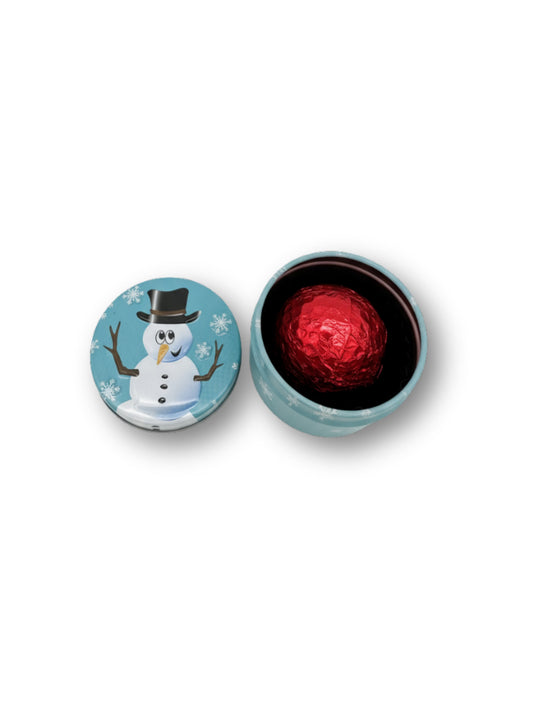 Präsentdose „Schneemann“ 12,5 g – kleine winterliche Metalldose mit handgefertigter Praline, erhältlich bei der Dreyer Confiserie in der Rattenfängerstadt Hameln.